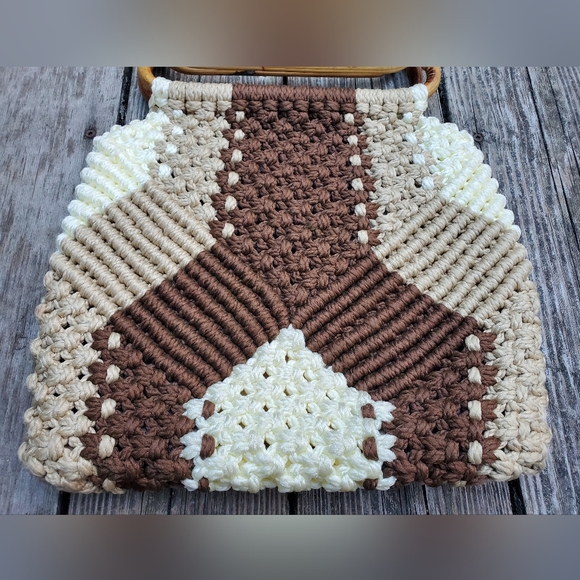 1970s macrame handbag with bamboo handles - Picture 5 of 8